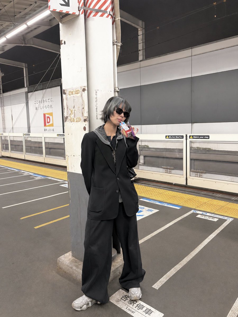 h1m3c0's tweet photo. 俺の服を彼女に着せたら俺より似合ってて凄い https://t.co/yIpFVq6zS1