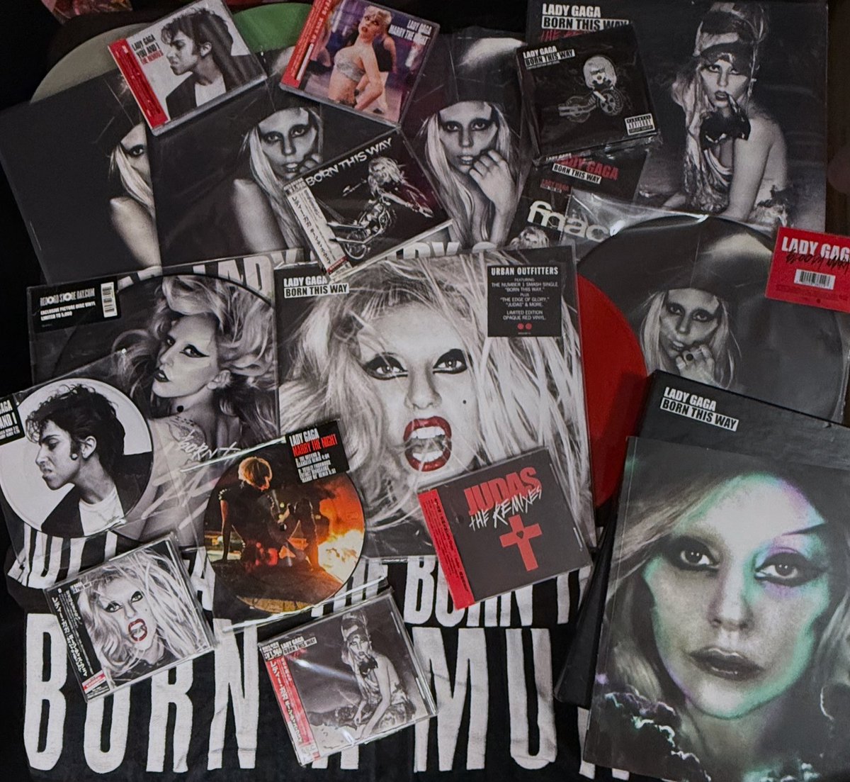 myssblondye's tweet photo. happy anniversary born this way !! https://t.co/L1Xnifxv7a