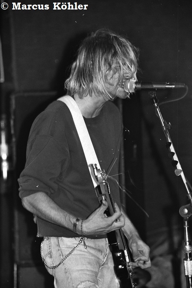 hourly kurt cobain tweet media