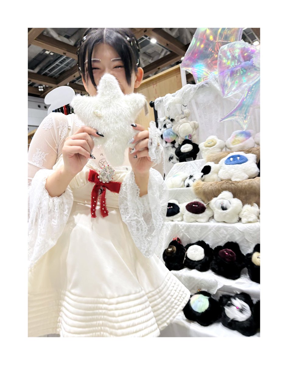 guanticguantic's tweet photo. マミーにも驚かれたのだけれど、デザフェスとか、誰かに撮ってもらったお写真、にーっこにこのかわちぃちゃんで、とっても表情が柔らかいねって。本当にしあわせなんだろうなって思うの。自撮りの時は目が死んでいるもの。誰かと居て、にーっこにこの日々、最高にしあわせね˗ˏˋෆˎˊ˗ https://t.co/zmWGopK7RK