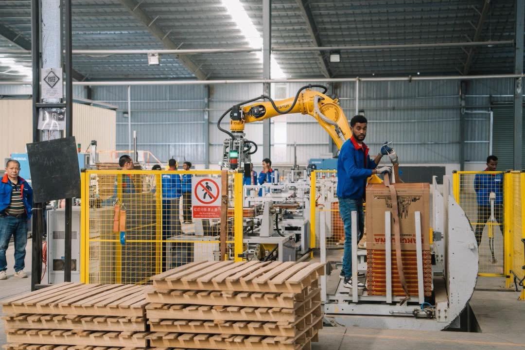 BekDiriba's tweet photo. ‘Made in Ethiopia’ initiative is bearing fruits as numerous strategic mega-factory construction projects come to completion. Today, @AbiyAhmedAli inaugurated the Grandeur Ceramics Factory. Additional ceramics, metal &amp; cement manufacturing plants are expected in the coming months. https://t.co/YX1ygRU0Ll