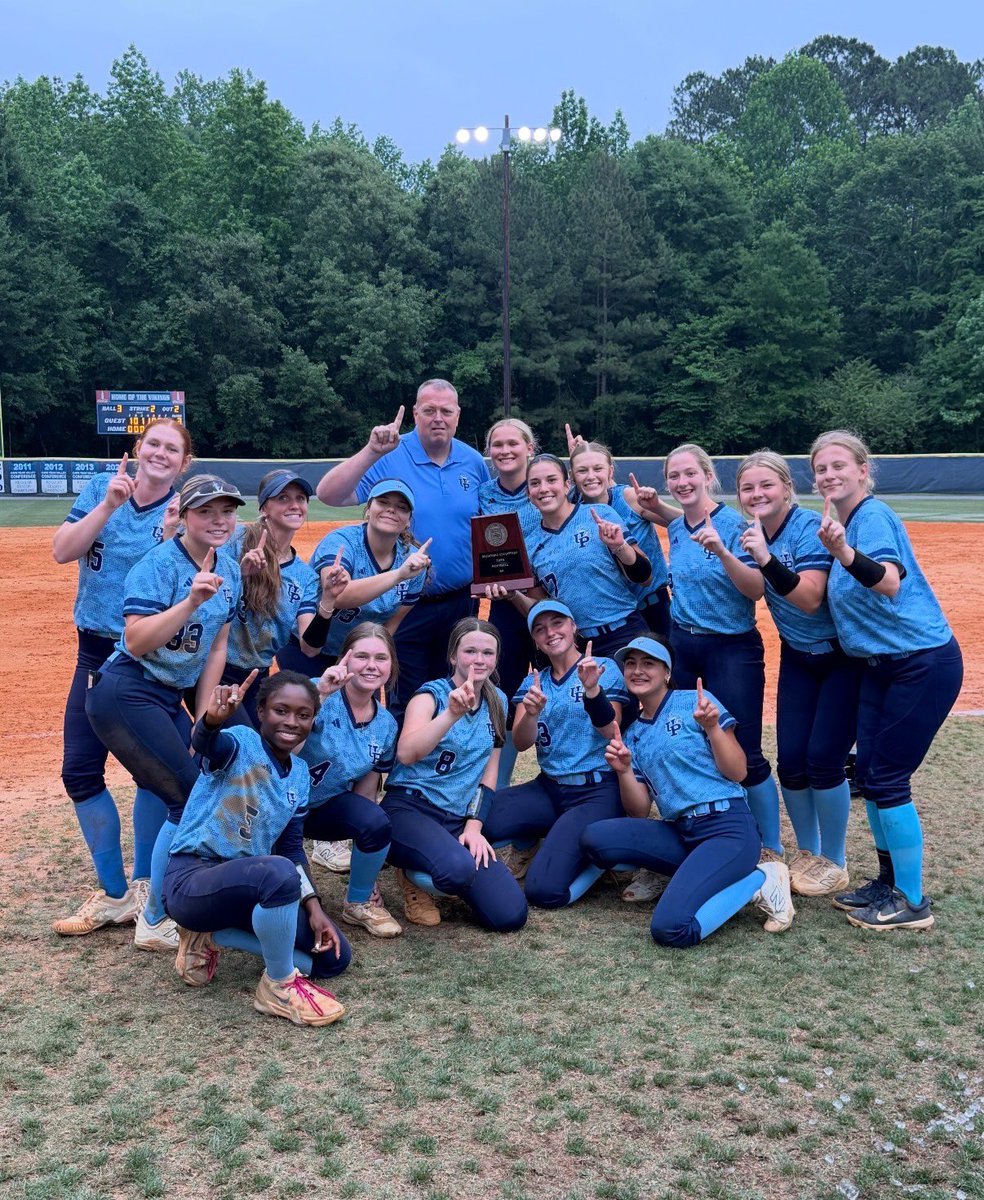 CCtree2028's tweet photo. State Finals here we come. NC 6a Regional Champs!!! 🥎🥇

@TampaMustangs  @TopPreps @CoastRecruits @SBRRetweets @MaxImpactSports @LineDsoftball @Softball_Home @SoftballDown @DirectRecruits  @Get2CollegAth @ExtraInningSB @softballhype @phs1softball @d1fastpitch1 @YAthletesF @MustangsGleason @DfwSho @LegacyLegendsS1 @gatorjack72 @TAProfileAPP @DfwSho @CoachBCrabtree