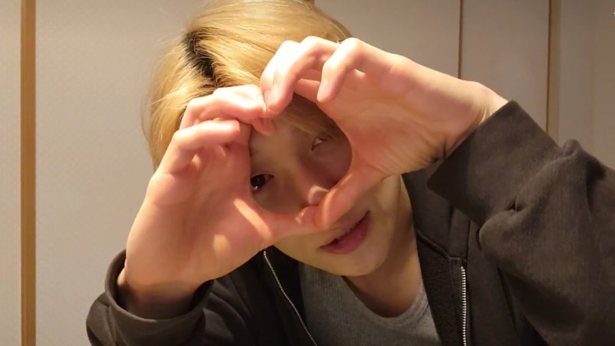 jjuniesito's tweet photo. look at this precious little kitten https://t.co/pZXELLYeum