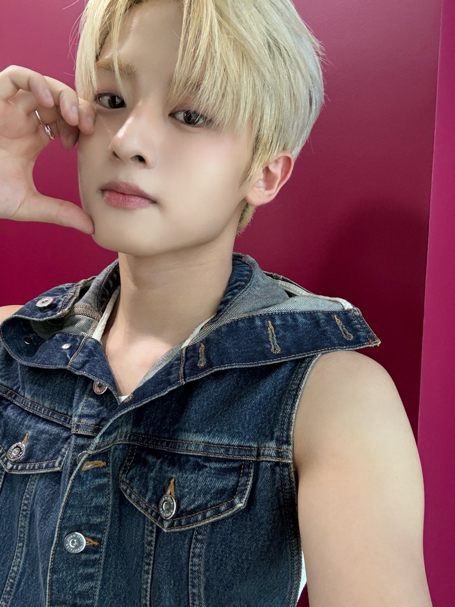 YOUNITE_twt's tweet photo. 오늘의 셀카~😆

#우노 #WOONO https://t.co/MFVyE0mtkK