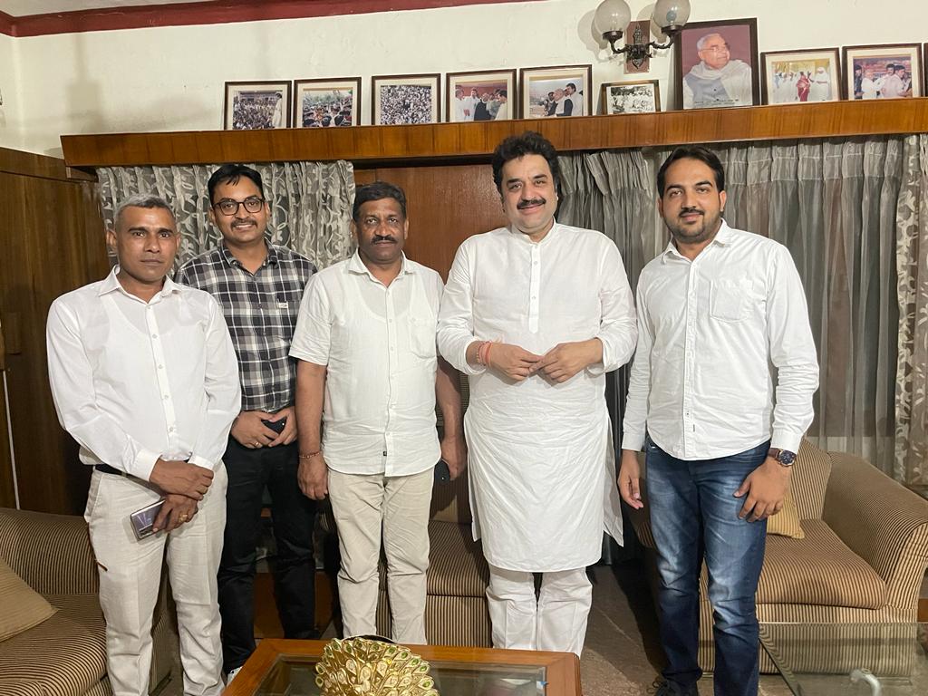 KithaniaAN's tweet photo. पंडित विनोद निर्मल जी के नेतृत्व में जिला कैथल में फिर एकजुट होने लगी  *टीम कुलदीप बिश्नोई*
@bishnoikuldeep @bbhavyabishnoi
@vinodnirmalkyt @Ankurnirmalkyt @mohit_hissar @SunilKa03330360 https://t.co/j3v6HhoqVD