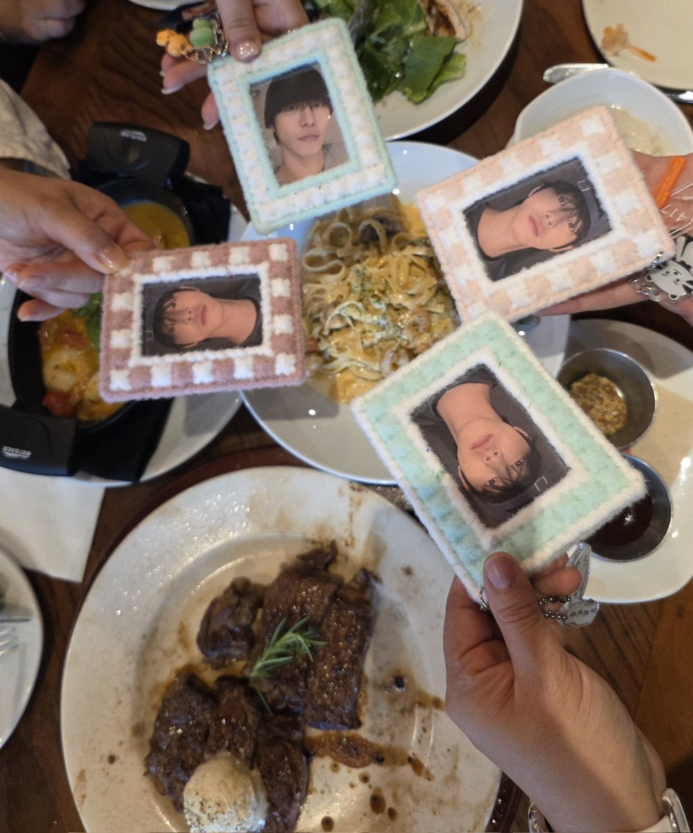 younsuk_s's tweet photo. #OutbackSteakHouse 
블랙라벨 씨즐링 스테이크 🥩 
드디어 맛봄♡♡ 힝 진짜 녹네 녹아♡ 
BLACK LABEL SIZZLING BROWNIE with. I Häagen-Dazs Ice Cream 따숩고 차가움😌 
#안효섭 #AHNHYOSEOP
#アンヒョソプ #安孝燮 
#OutbackSteakHouse #blacklabel https://t.co/UyrKFK68Uu