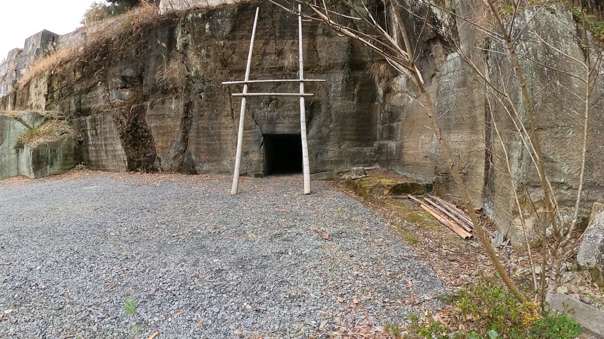 amanoshi_jp's tweet photo. 以前こちらで紹介した、湯谷神社と頼朝の石切場の動画が完成しました

ここは、伊豆石がふんだんに使われた石段が美しく、しかもすぐ隣に石切場の跡があります

動画の本編は、リプ欄のリンクからご視聴ください https://t.co/1okMVKsW7O