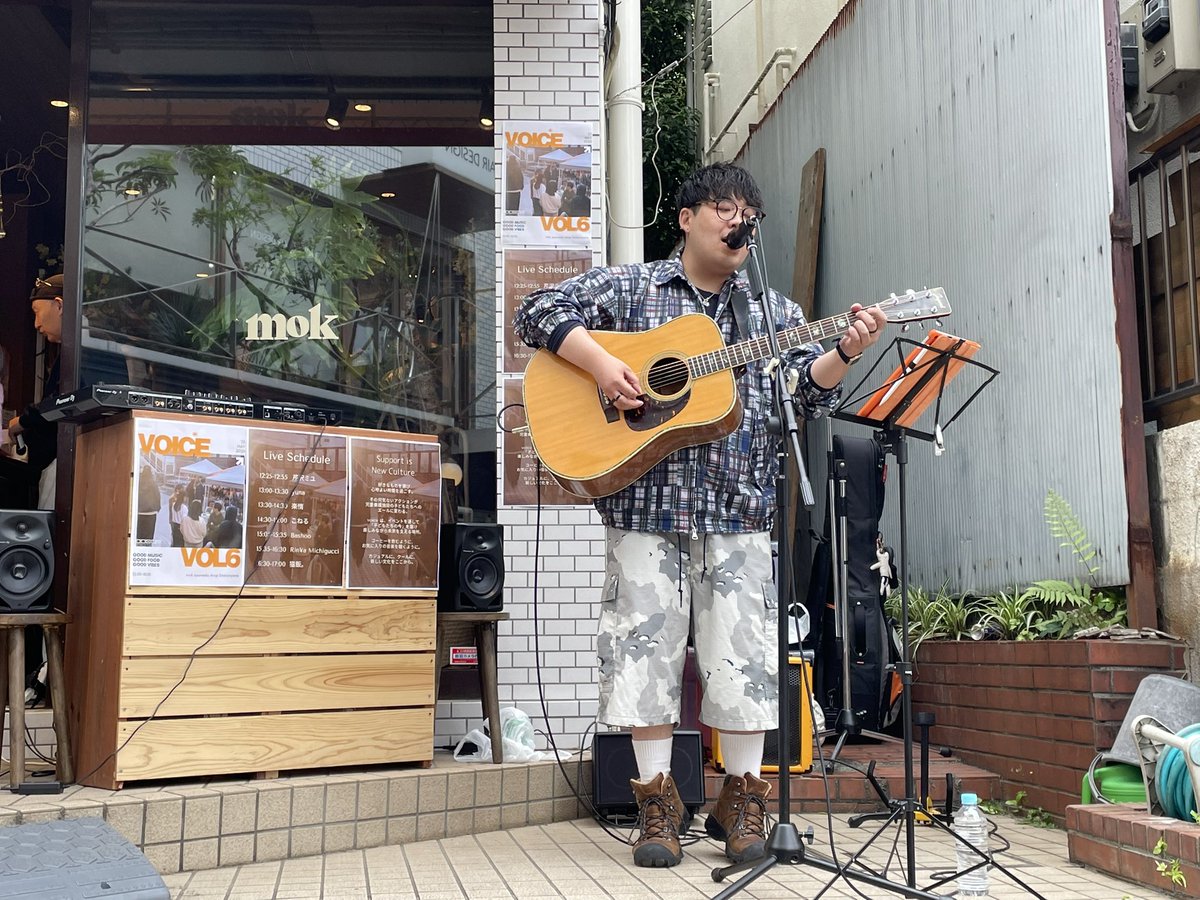 _coneru_'s tweet photo. 代官山にてフリーライブでした！

何年かぶりのサヨナラcolorができて
野外で気持ちよくやらせてもらいました！
誘ってくれたBashooさん、mokさん、聴いてくれた皆様にお声がけくださった方々
本当にありがとうございました！！

【次回】
6月5日��6日と二夜連続出演です！
詳細はまた！ https://t.co/C5dcRvXvUF
