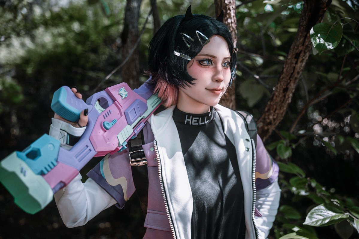 joyzoe_cos's tweet photo. CLOVE 🦋

#Valorantcosplay https://t.co/3h1OR9HlEj