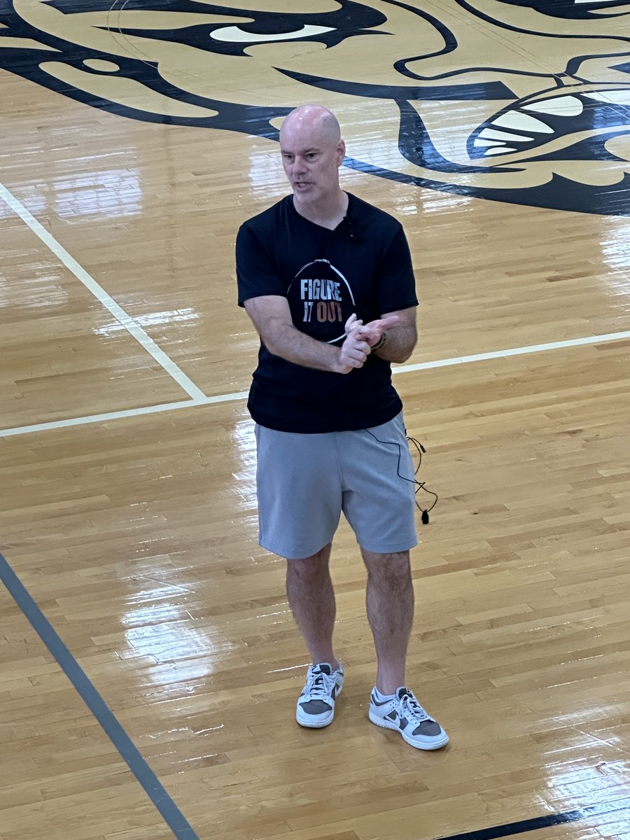 BCAMCoaches's tweet photo. Basketball Immersion BCAM Clinic today with Chris Oliver https://t.co/Eewr9Np6sD