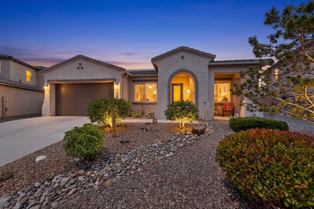 torierob1's tweet photo. Are you ready to fall in love with your next home? Join us for an open house in NEW LISTING!.
- Torie Robinson #20367 with REMAX Elevate
- Contact me at 505.850.2197 https://t.co/NipHjKAtlp