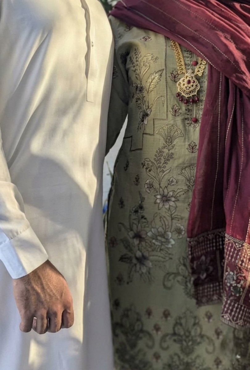 amira33___'s tweet photo. يا جذّاب يا نور العيون وسرّها
في شوفتك يرتاح قلبٍ تعنّى

خذت القلوب بلين روحك وعطرها
وصار حبك داخل إحساسي تغنّى

ضحكتك للدنيا جمالٍ ينثرها
مثل المطر لا هزّ أرضٍ تمنى

ما شفت مثلك بالحلا في قدرها
حسنٍ على كل البشر قد تمنى ♥️ https://t.co/orSuMOMF9t