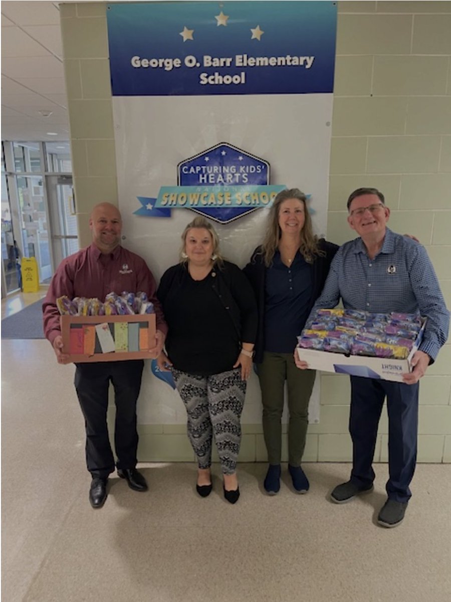 ChoosetheChief's tweet photo. Just a small gesture to say a big thank you!

Our Silvis branch recently stopped by Eagle Ridge, Northeast Junior High, and George O’Barr Elementary with goodies for the teachers and paraprofessionals who do so much for local students and families. https://t.co/HECWvKLCZw