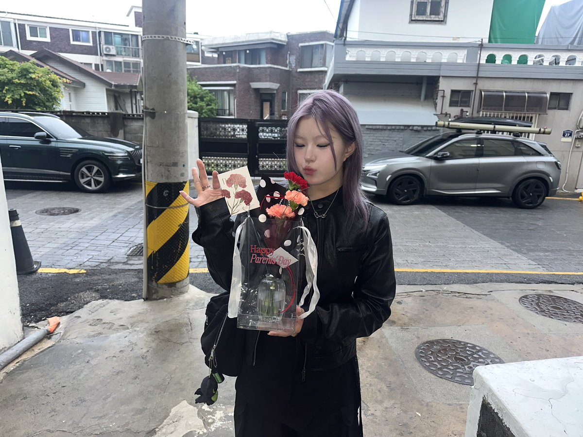 Midway_Hyper's tweet photo. In may #💐 #🖤 #jisol #지솔 #savvvy https://t.co/5nijxecRGF