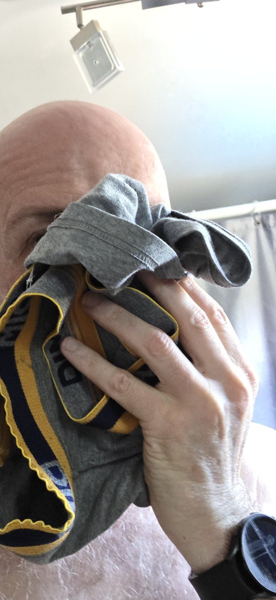 MarcAntoine_68's tweet photo. Une bonne heure de tonte sous le soleil... ça smell fort ! 🥵... des amateurs ? 😉 https://t.co/CGpkze9KcV