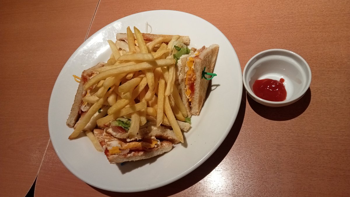rokiosborn's tweet photo. Denny's, Japan https://t.co/ulAZmxiZQn