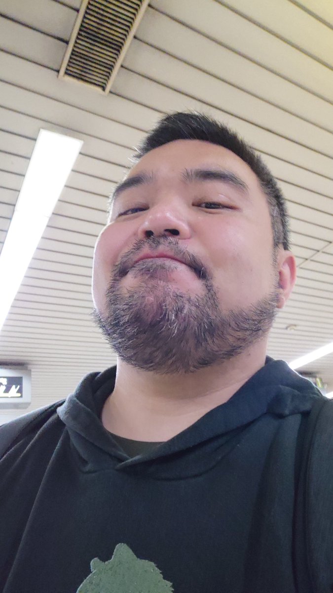 ひげゴン tweet media