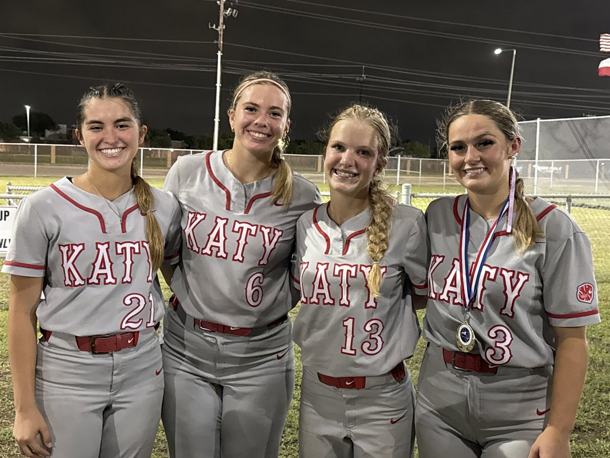eksoftball2026's tweet photo. We are STATE FINALS Bound! We play for the girl beside us and the Lord above us. Love our team!!! Let’s GOOOOOO!!!!!! @Katysoftball1 @IGJackson18U @OU_Softball @OU_NIL @outsidethechute @vypehouston @ihss_houston @MaxPreps https://t.co/HCrGhAfFzv