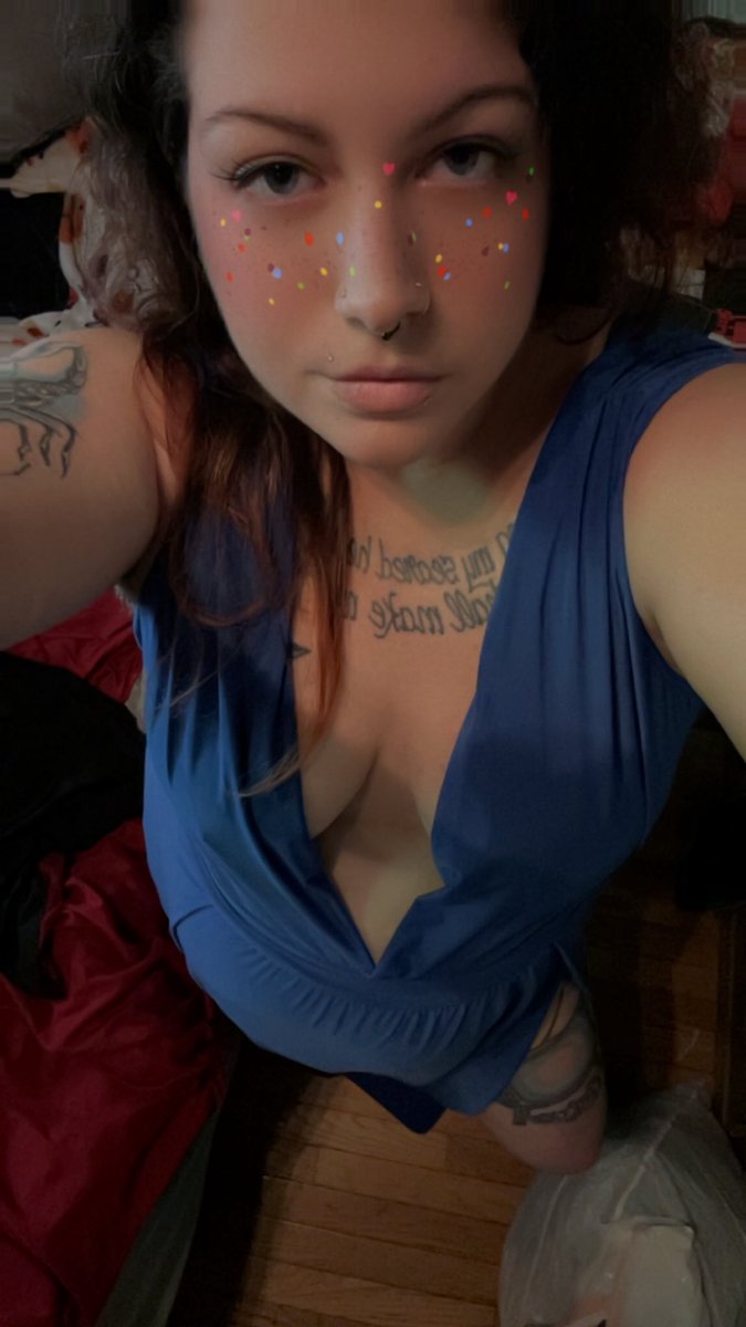 aleycat1013's tweet photo. All this rain… Just go ahead and reply with your dicks in the comments. I need some entertainment. Don’t forget to repost 😘 #rain #bbw #tits #follow #repost #bi #bored https://t.co/z4BczY77sv