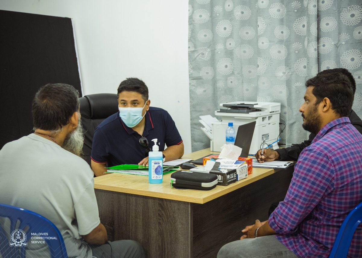 CorrectionsMv's tweet photo. އައްސޭރި ޖަލުގެ ޤައިދީންނާއި ބަންދުމީހުންނަށް ސިއްޙީ ފަރުވާ ފޯރުކޮށްދިނުމަށް ހުޅުމާލޭ ހޮސްޕިޓަލާ ގުޅިގެން މެޑިކަލް ކޭމްޕެއް ހިންގައިފި
https://t.co/XmlhWFzSb3
@HMH_mv https://t.co/DTmrtL53Wl