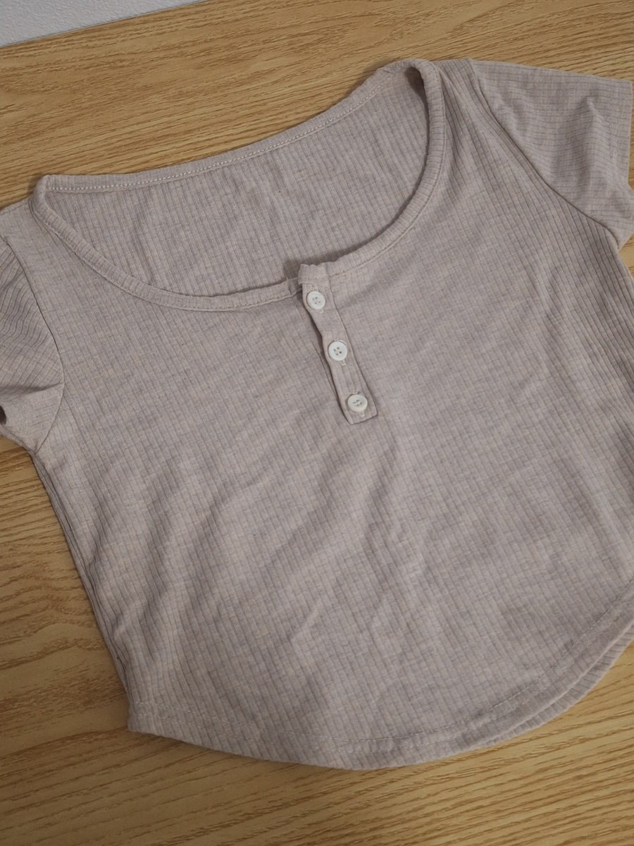 bluetinypie's tweet photo. ♡ 30 บาท

Size s อกถึง 30 ยาว 13.5

#ส่งต่อเสื้อผ้า #ส่งต่อเสื้อผ้ามือสอง #เสื้อผ้ามือสอง #โล๊ะตู้เสื้อผ้า #โล๊ะตู้ #ส่งต่อ  #เสื้อผ้ามือสองสภาพดี #เสื้อผ้ามือ2 https://t.co/dB4G23fgIc