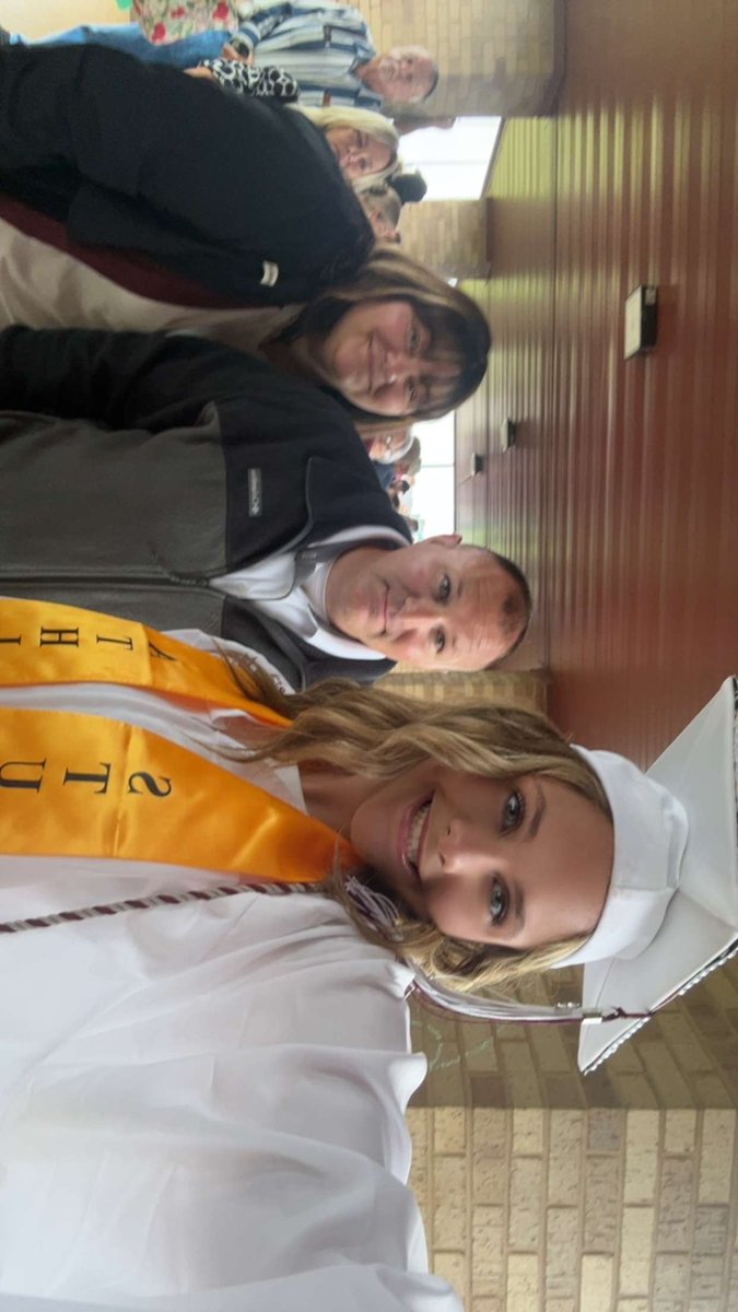 zewski5's tweet photo. From weekend basketball selfies to graduation! On to the next chapter of life. Congrats girl! GO BE GREAT!
@ARadaszewski @rowanradaszewsk https://t.co/BpPYKcObo5