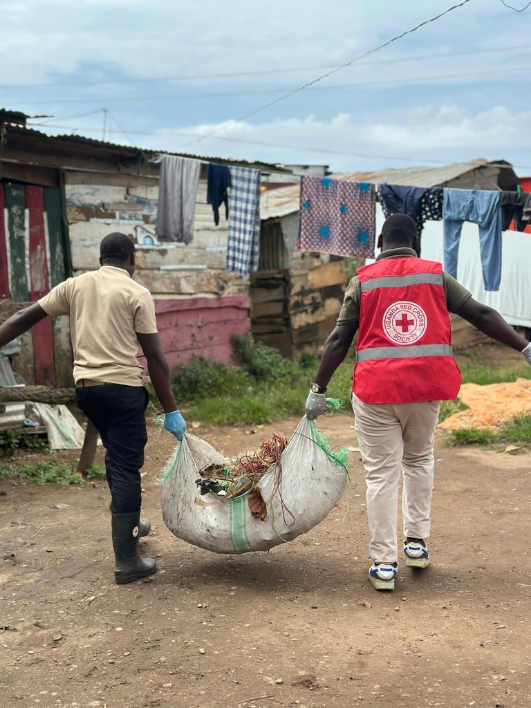 Mpunge_Micheal's tweet photo. Today, together with partners including @UgandaCAA, @Entebbe_MC, K Hotel, @ISLM_Entebbe, @FTI_Uganda and others, we joined the Bugonga community for a clean-up exercise as part of activities marking #RedCrossWeek at @UgandaRedCross – Entebbe Branch. https://t.co/aCGLF4ywzR
