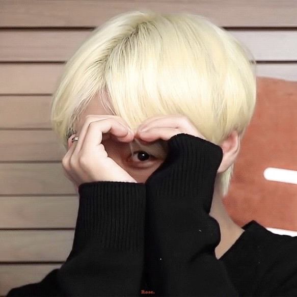 j_eumee's tweet photo. 메이소녀들 주말 잘 보내고 잇지?
다들 훈지 꿈꾸고!!! 윙나잇♡ https://t.co/IhdrVtlKFz