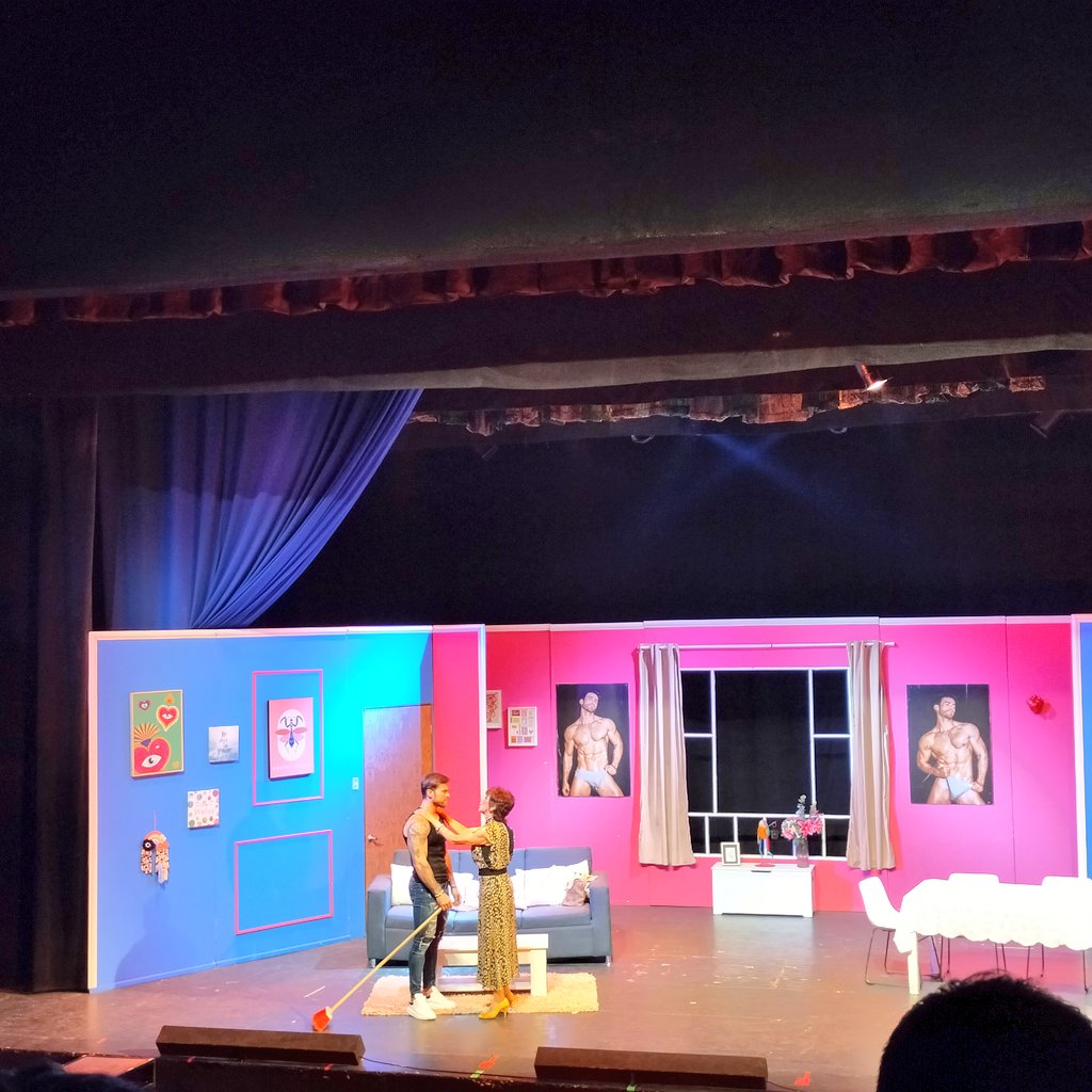 Mireiadr7's tweet photo. @venalteatroMX muchas gracias por los boletos para la obra "Crisis para principiantes". Super emotiva y divertida. https://t.co/TvLCEQgfNA