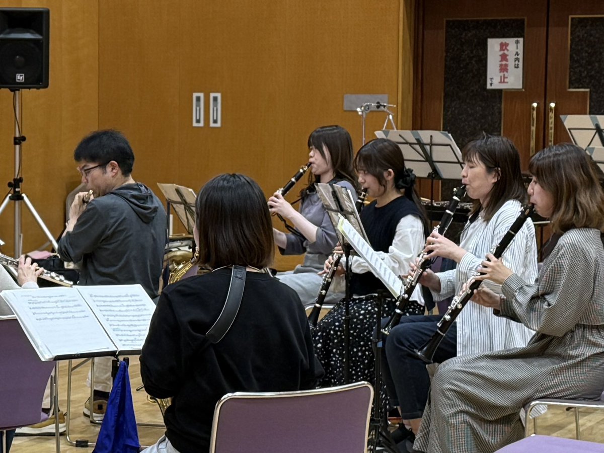 yonosui's tweet photo. 演奏会後最初の練習日でした
本番後あるあるですが、参加人数は少なめでした…🥲
そんな中、今日はクラリネット・サックス・チューバに見学の方が✨
ありがとうございます👏
これからしばらくはコンクールに向けての練習です。
がんばります！ https://t.co/oYyJvWfXLP