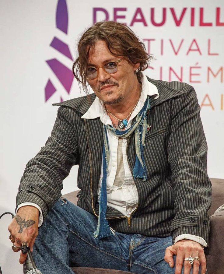 Johnny Depp tweet media