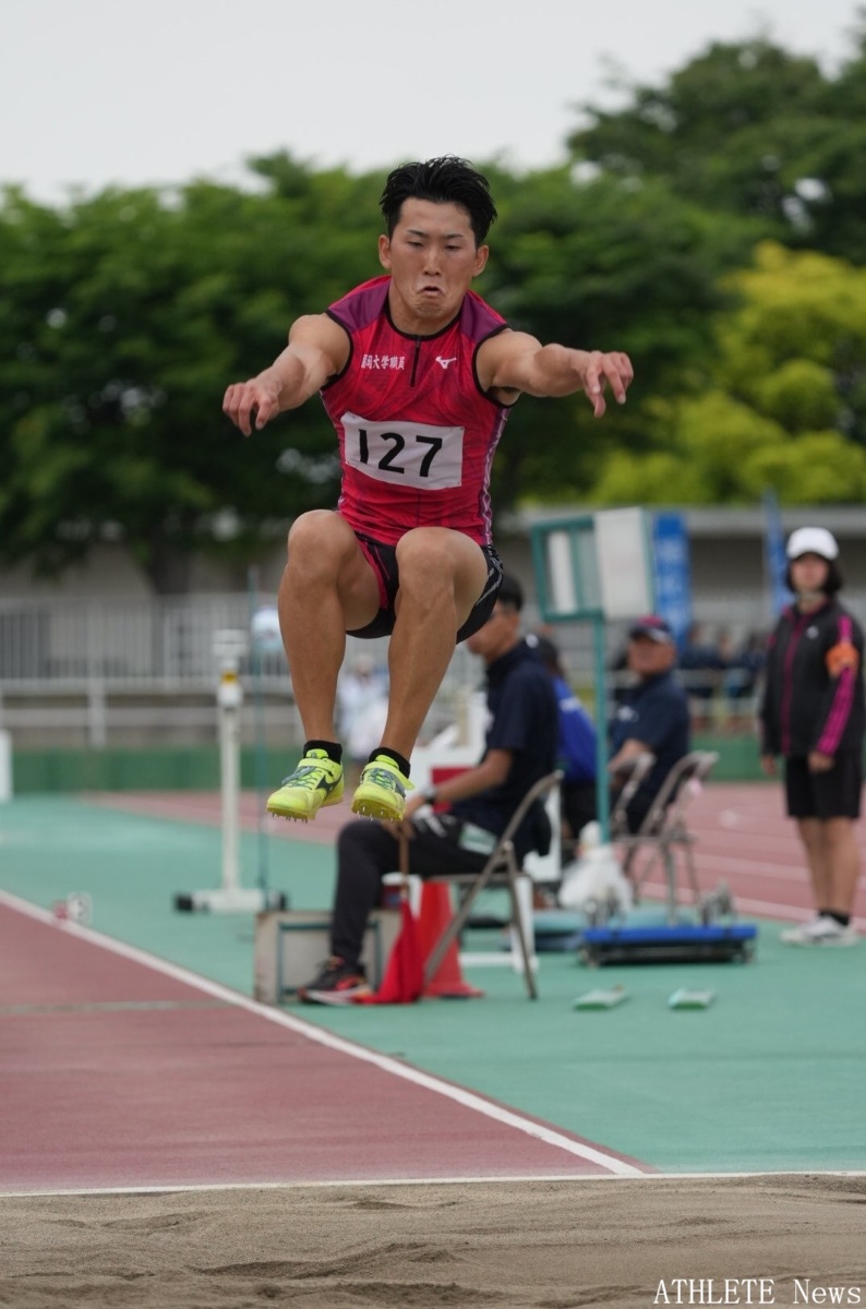 ATHLETE__news's tweet photo. 第69回九州実業団陸上競技選手権大会 初日
男子三段跳決勝
優勝
安立雄斗（福岡大学職）16m29+1.2
#九州実業団選手権 https://t.co/oHY4UW3yxu