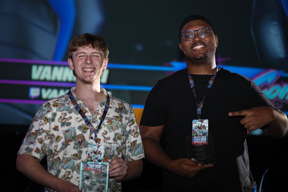 Ghost_MK8's tweet photo. Had an amazing time with @Un_knownT_T winning Momocon 2v2 yesterday. Unbelievable final GP and very excited for FFA today! Just happy to see all the work pay off for us 🤙

Thanks for @oAyyJayy for vid and photo. https://t.co/QhfTyxT8fK