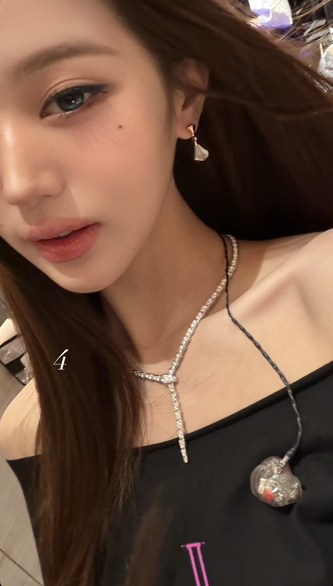 ivepics_'s tweet photo. wonyoung instagram story update https://t.co/h2MHjQQzkN