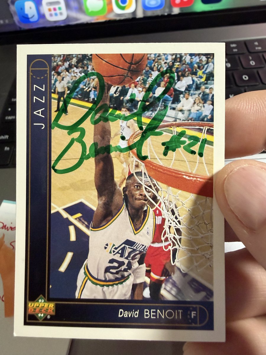 AwkwardLive's tweet photo. I appreciate mr #DavidBenoit for not only taking the time to sign my card but using some artistic flare with the green sharpie! Thank you. #UtahJazz @utahjazz #Basektball #NBA #SportsCards https://t.co/3mhO0BCdRI