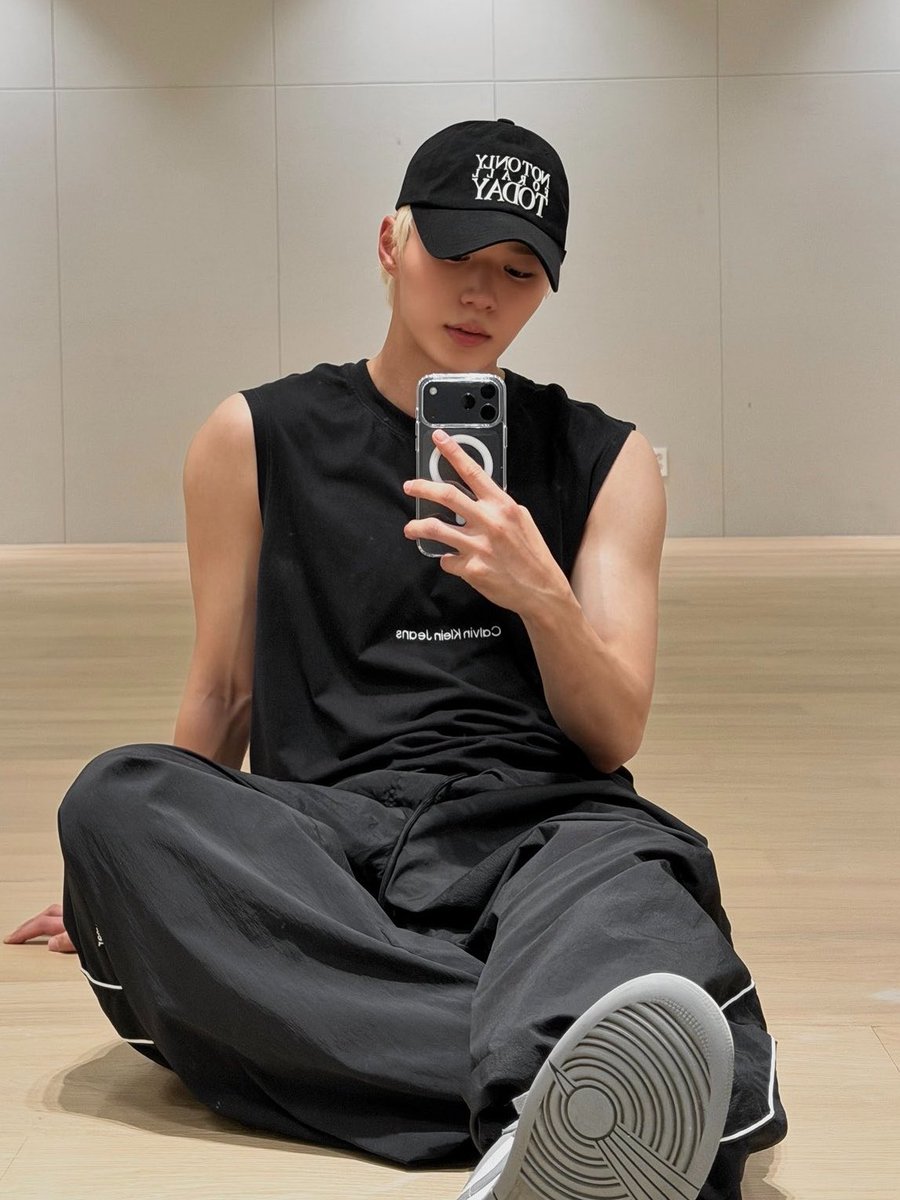 he is getting more buff.... ah.....