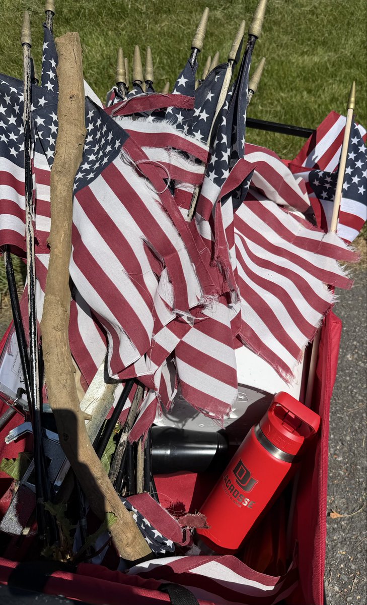 BarbObert's tweet photo. Honored to replace worn flags before #MemorialDay as a volunteer for the Veterans’ Stone Project, gratefully servicing nearly 500 gravesites. Also joined the evening flag ceremony @FortMcHenryNPS . So proud.  #WeRemember https://t.co/Q7y9b5ar0H