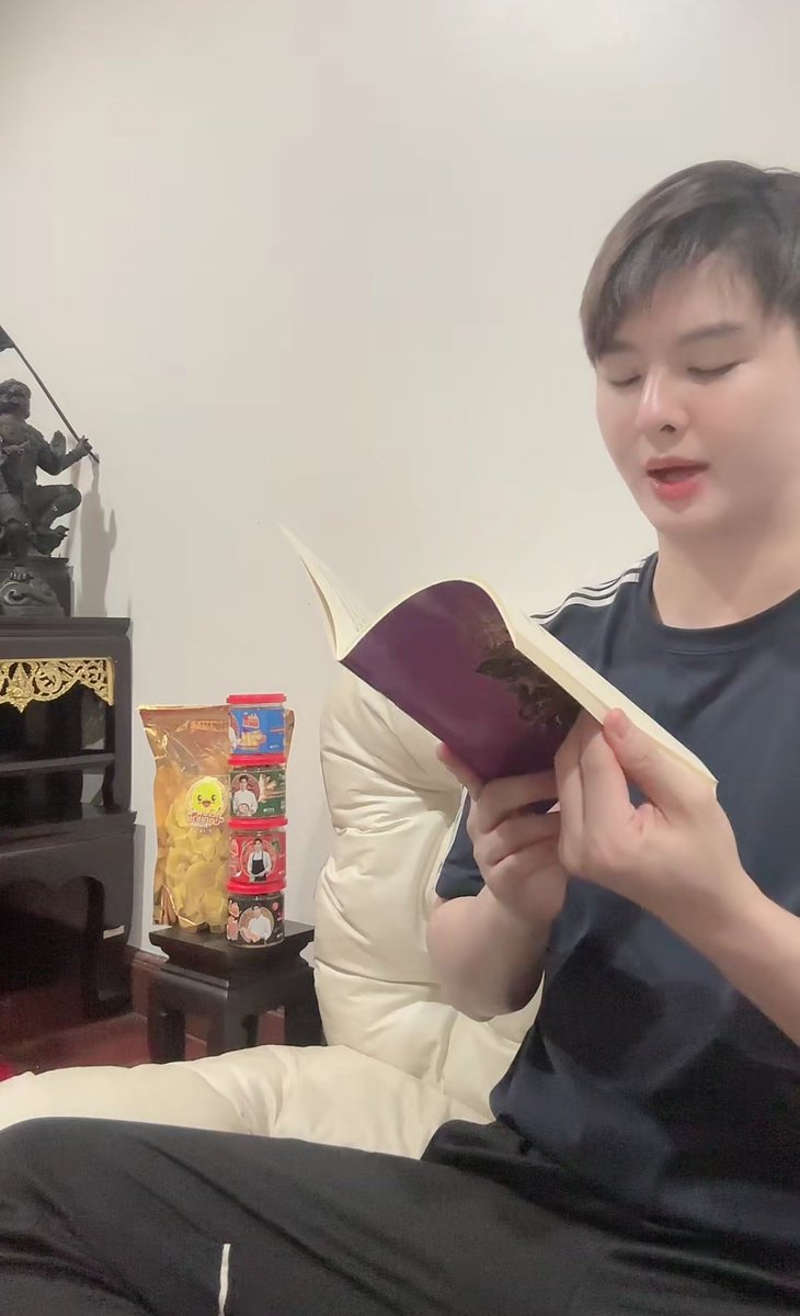 MYU001217's tweet photo. Watching two things at once is busy but enjoyable

#TobenumberoneVariety
#Saint_sup #เซ้นต์ศุภพงษ์ #MingEr https://t.co/tD4IdURZnZ