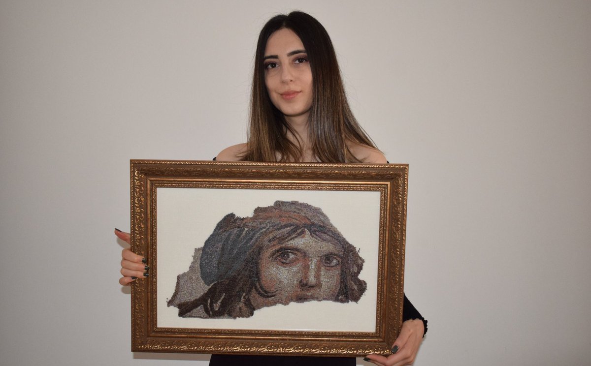 didemgenc_'s tweet photo. çingene kızı mozaiğini nasıl mı kanaviçeye dönüştürdüm ✨ https://t.co/WgRipu8gjg