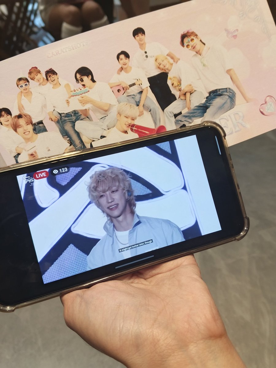 seungcheolpogii's tweet photo. kay ateng na naka-livestream during cse ng @caratshots, salamat po sa buhay mo at nakanood kami HAHAHAHAHA
btw, pogi ng asawa ko dun (realgit wife ni cheol 'to)
#SEVENTEEN #์ธ๋ธํด #CS_DIAMONDTALE #CSE #SVT_11TH_BDAY #SVT11THANNIVERSARY https://t.co/2cIfm7SuEB