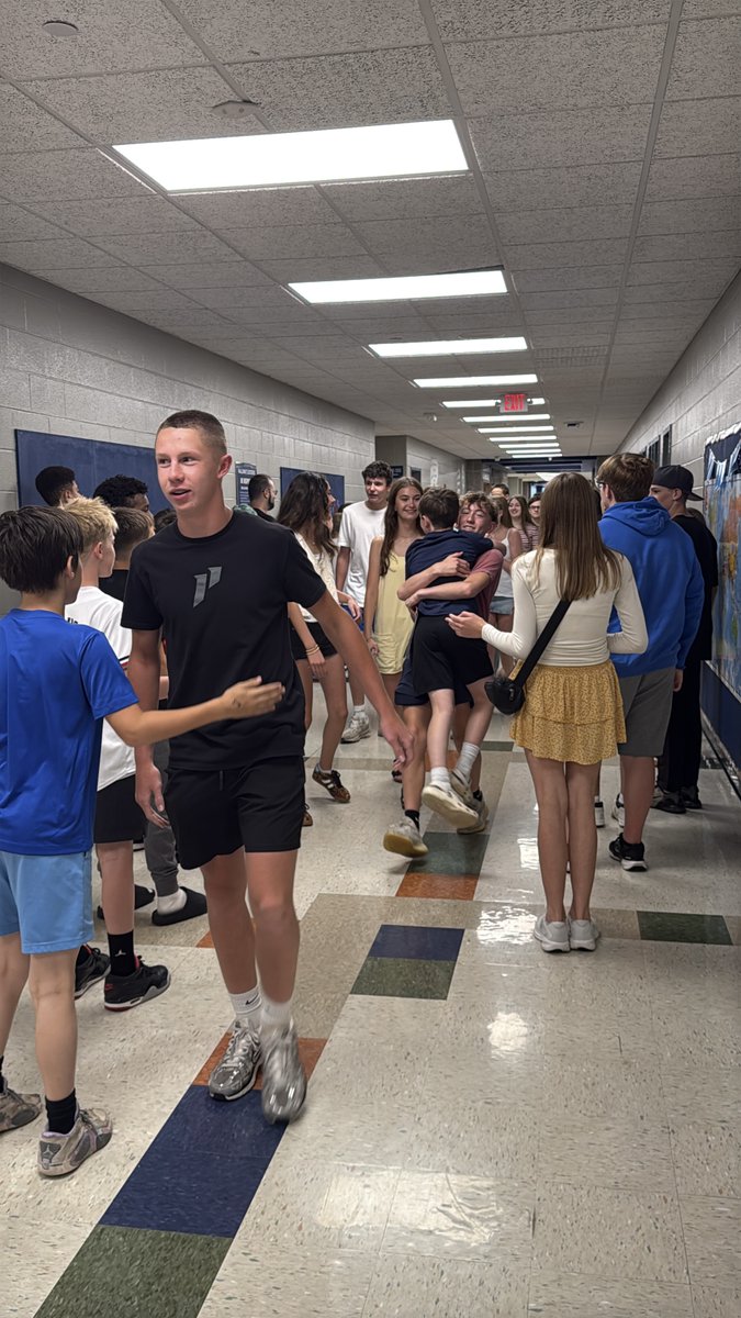 dmsbluejays's tweet photo. We wish our 8th graders all the best at LHS! To close out the last day of school, they took their final walk around DMS as middle schoolers, led by Mr. Cliff and Mrs. Surber! #DMSLeads #DestinationDiscovery https://t.co/ZcIpZisDzK