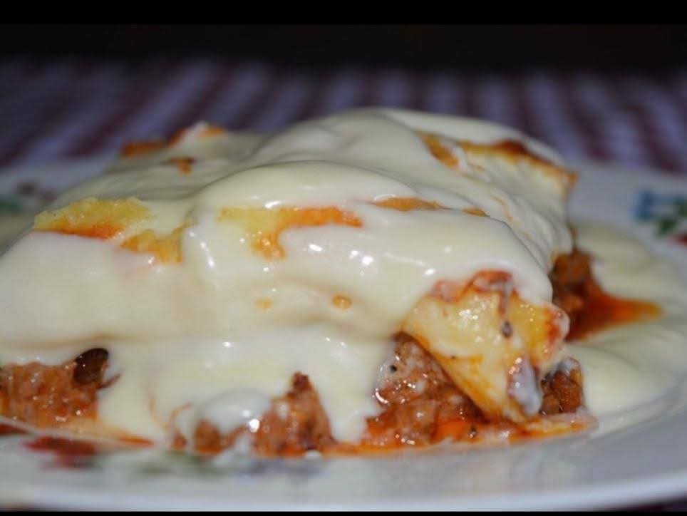 lasdeliciaspy's tweet photo. 🤤 ¡La lasaña que te hace volver por más! 🇵🇾

Bien cargadita, con carne jugosa, salsa casera
De esas que te llenan el corazón… y el estómago 😋

Ideal para el almuerzo en familia o para darte ese gustito que te merecés 💛 https://t.co/QFbw1WiGnZ