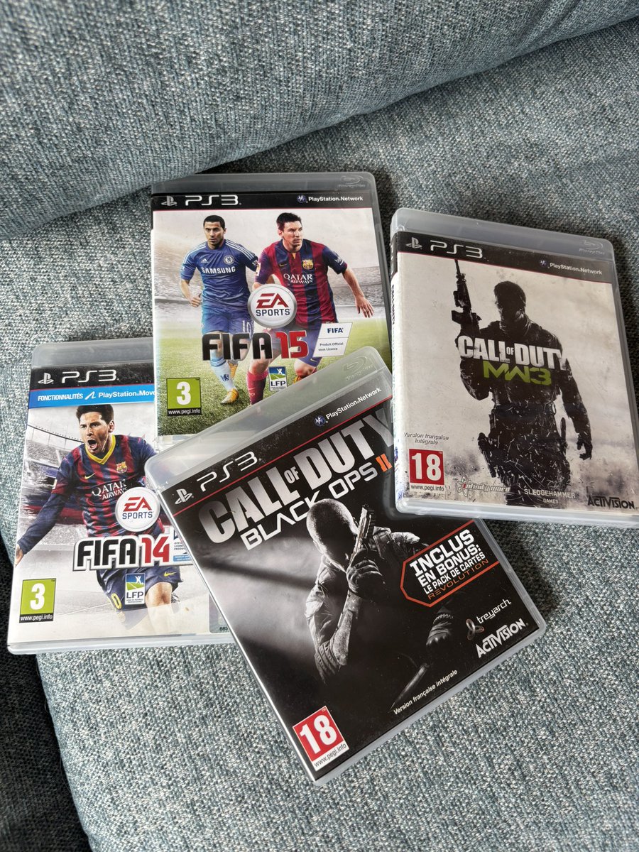 10sio_'s tweet photo. Je faisais du rangement et je suis tombé sur le plus grand arc jeux vidéos de ma vie je vais fondre en larmes https://t.co/dg0CIW6viE