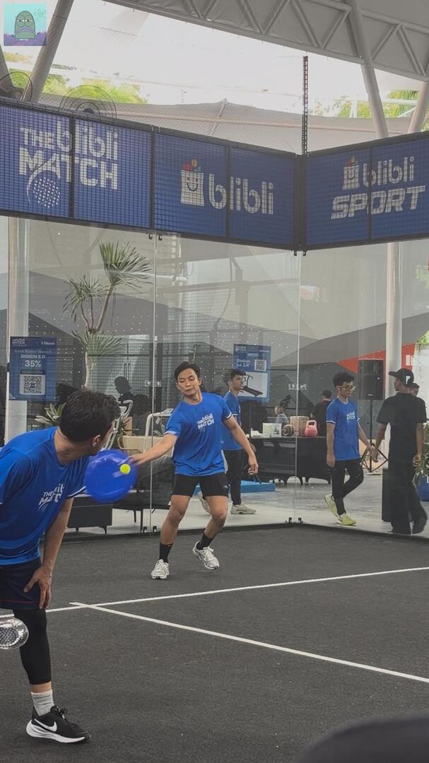 tanyakanrl's tweet photo. 💚 sender lagi main padel tp di sebelah heboh bgt ternyata raketnya diganti perkakas😭 https://t.co/TnVSNL72qF