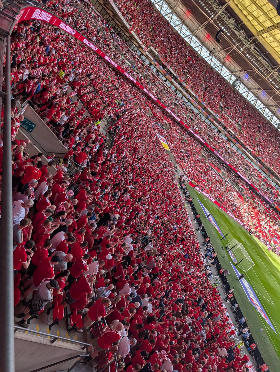 Nuge's tweet photo. Red. #borolive https://t.co/27MeZKPyBX