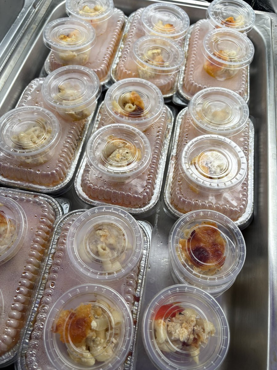 4EverHomecoming's tweet photo. Good Morning Fam! Got a few drops ☔️ this morning, but you know that doesn’t stop us. And it doesn’t stop people from coming. We appreciate everyone coming out to support. We’ve got your favorite Mac &amp; Cheese, Pastelillos, and Sweet Teas. Check us out. #ForeverHomecoming #ATL https://t.co/qFCFmRcELQ