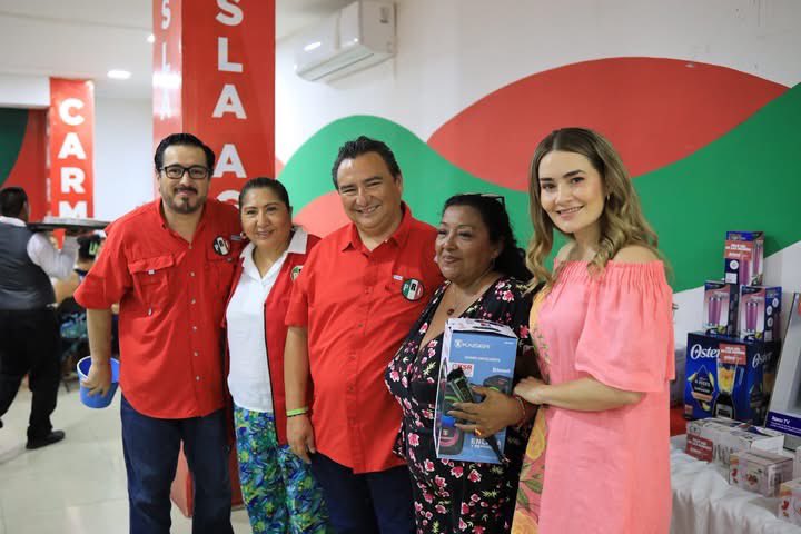 PRICampeche_'s tweet photo. Hoy en #Carmen, con mucha alegría celebramos a nuestras mamitas, quienes son el sustento de nuestros hogares. 

Gracias a nuestros Legisladores Federales @arianarejonlara y @ChrisCastroB , así como al gran equipo del Comité, que encabezan Renato González y Lucelly Cassanova. https://t.co/Q7mNnkrgIU