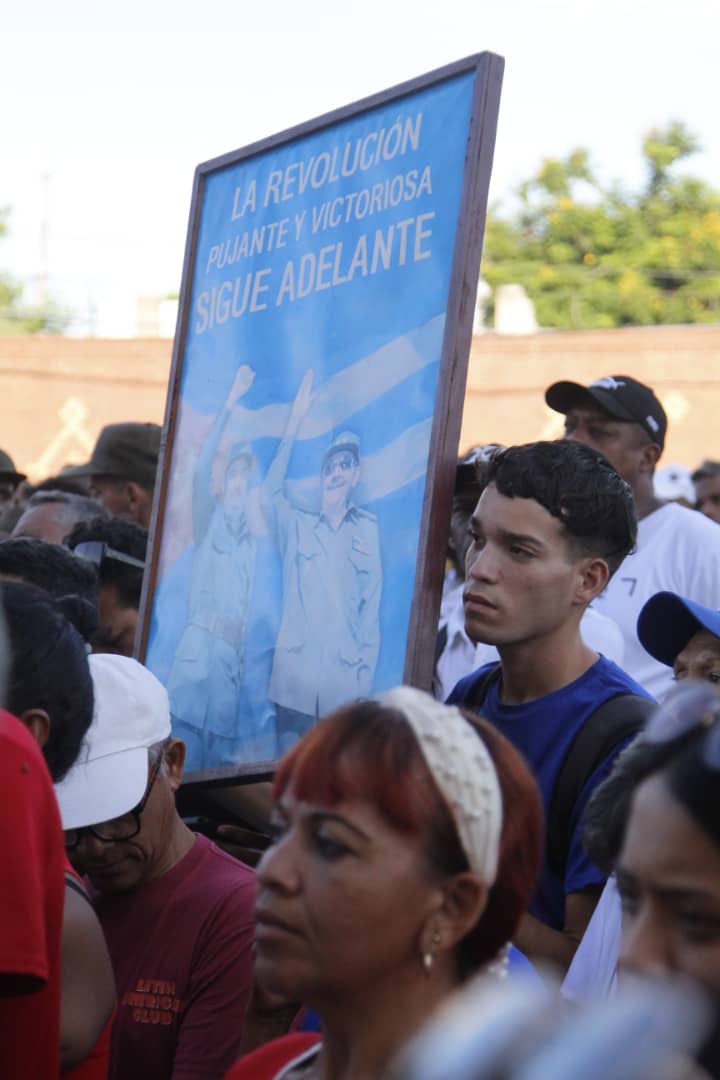 JavierBorg41746's tweet photo. La Juventud de la Universidad de Oriente dice presente y decimos No contra la injusticia. 
#RaúlEsRaúl
#LaPatriaSeDefiende https://t.co/zHjJEqg9gN
