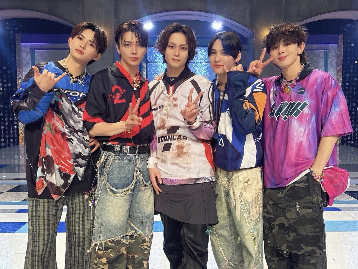 KazuViolet's tweet photo. 2021/春ツ初日 Zepp札幌で玲くんに心を奪われて今日で5年経ちました🥰
わたし鈍感だから…メンバーがいまだからと語ってくれた真実も初知りで…ワンエンちゃんはもっともっと幸せにならなくちゃ！！SWAGが幸せにする💗これからもよろしくね
多分もう見ることはない大大大好きな長髪玲くん​︎宝物✨😭 https://t.co/9Xk9SMbL5z