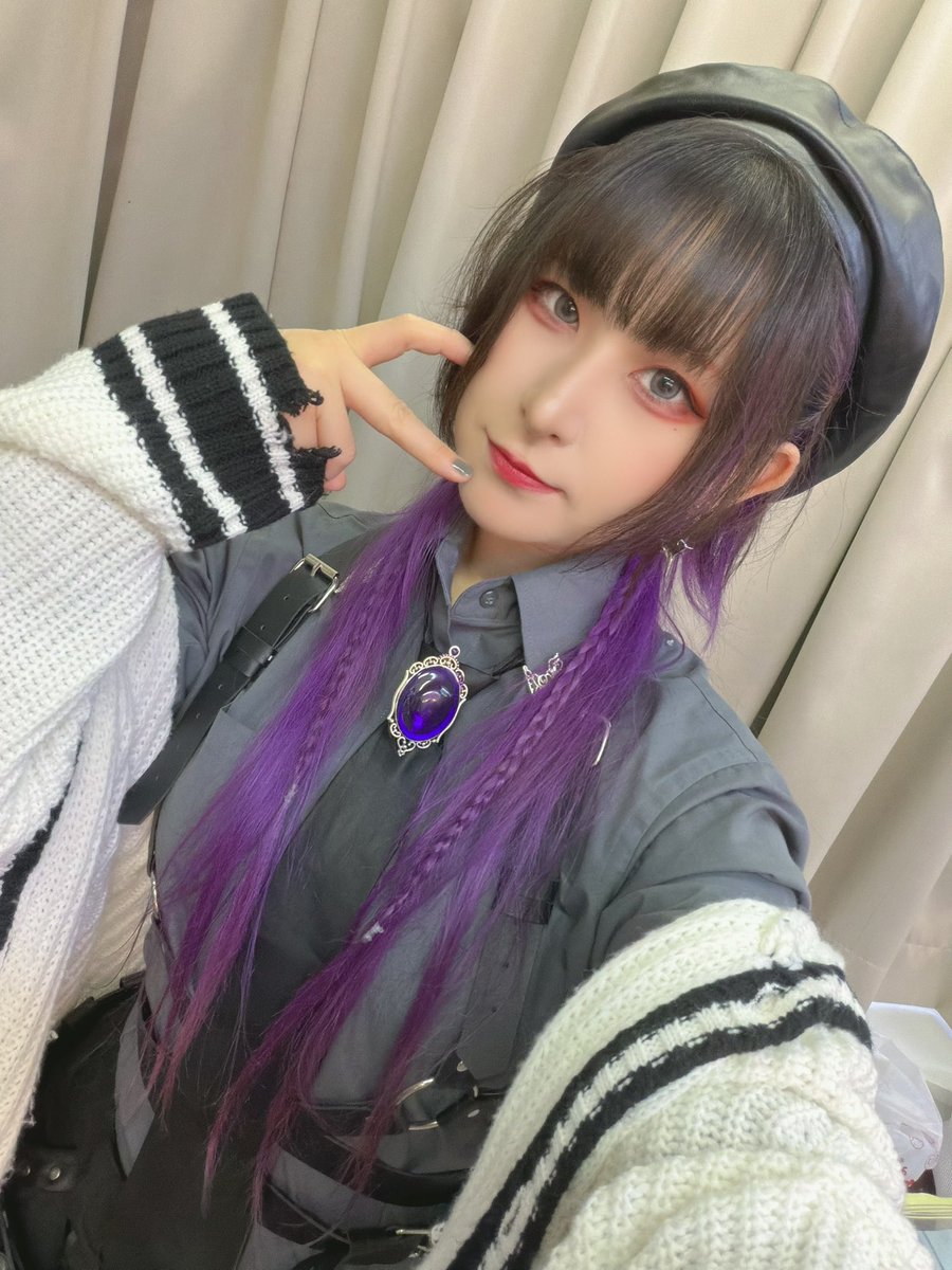 YONA🐟6弦ベースのOL tweet media
